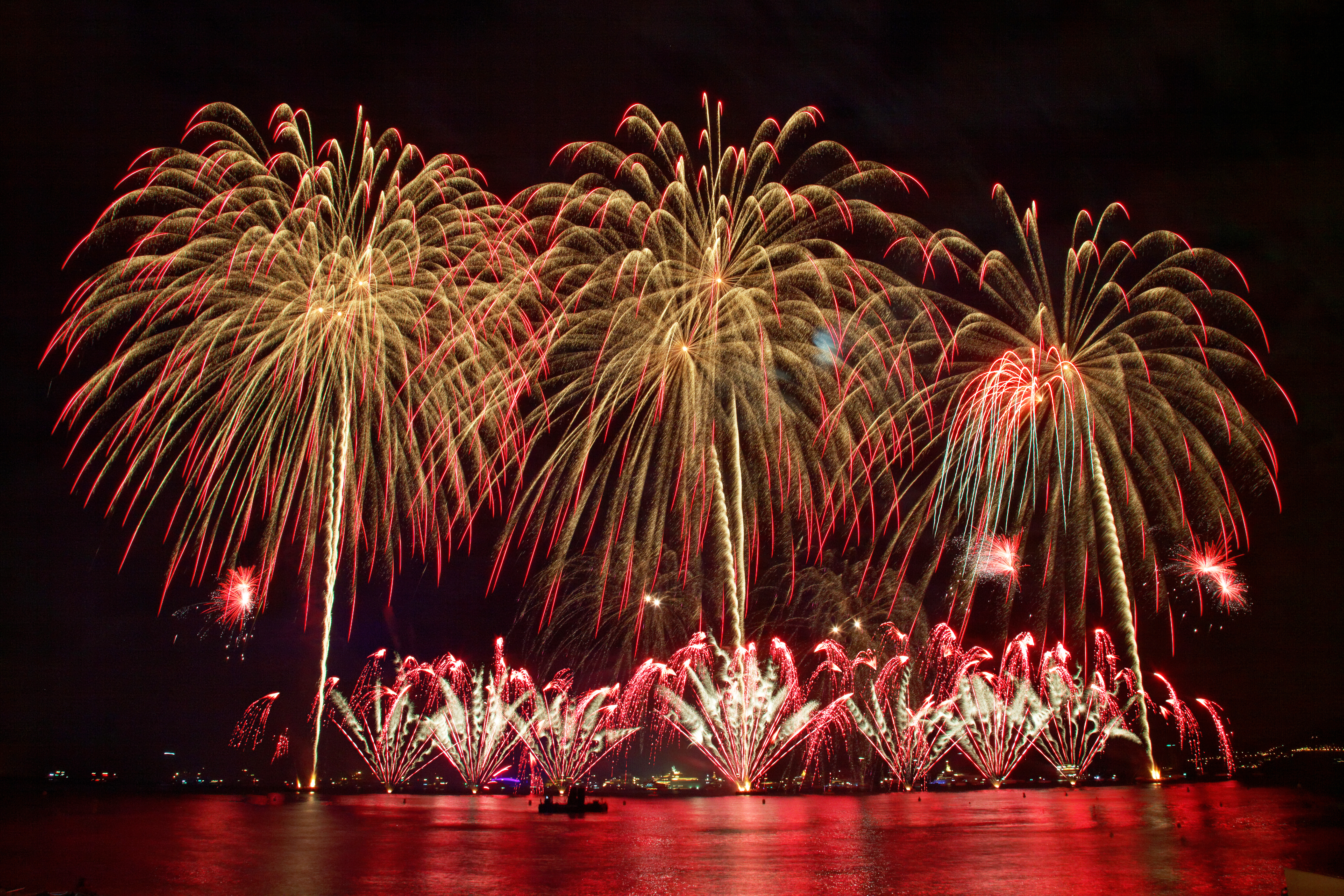 Image Vestale d'or du festival d'art pyrotechnique de Cannes