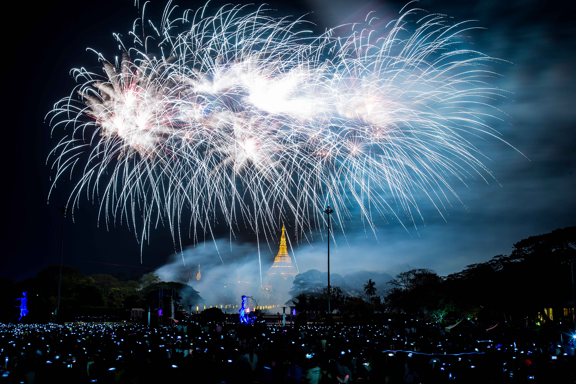 Photo du feu d'artifice Mingalabar 2016 (3)