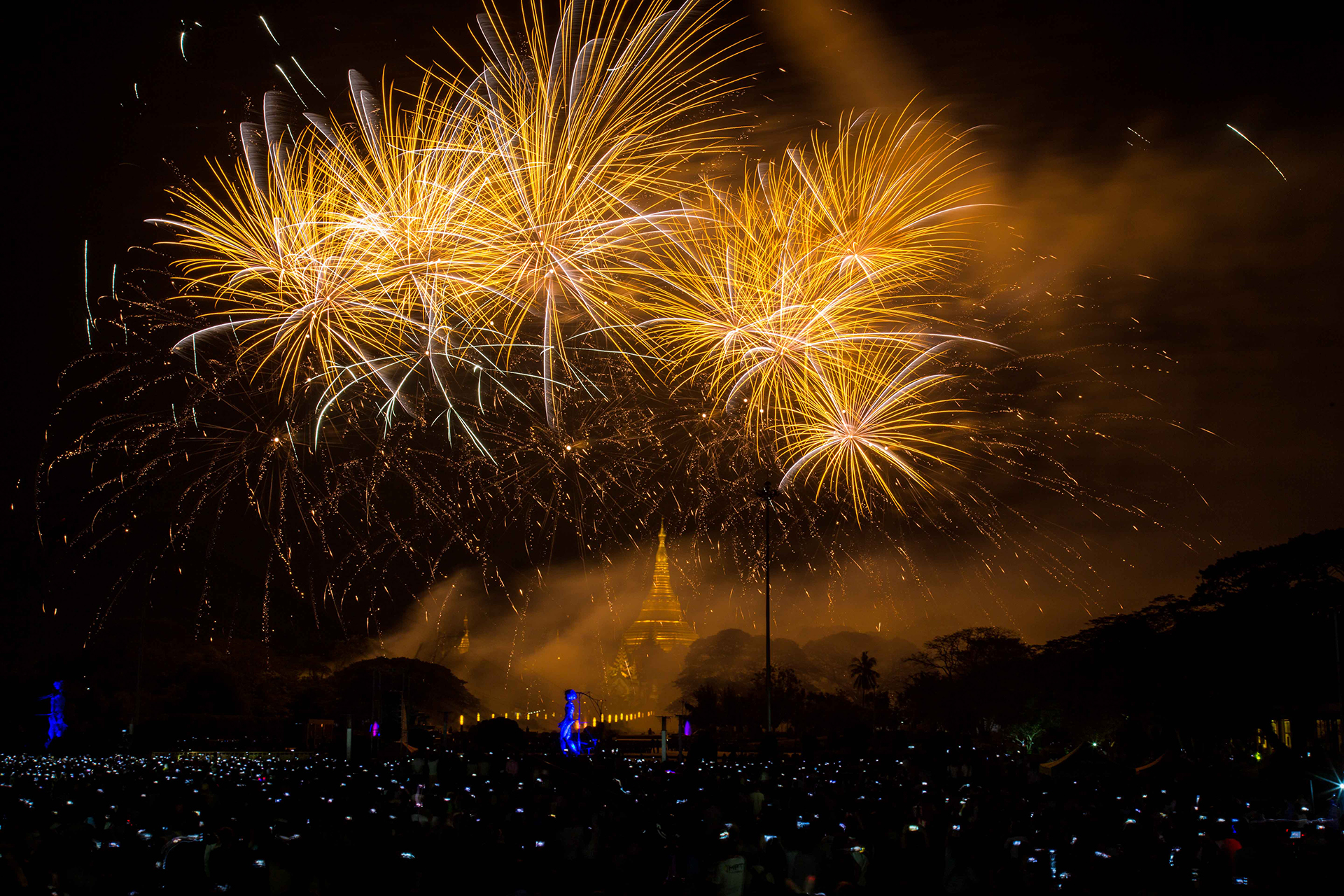 Photo du feu d'artifice Mingalabar 2016 (2)