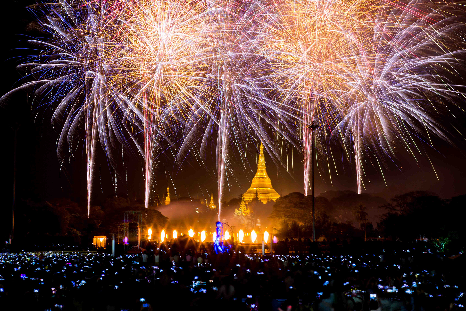 Photo du feu d'artifice Mingalabar 2016