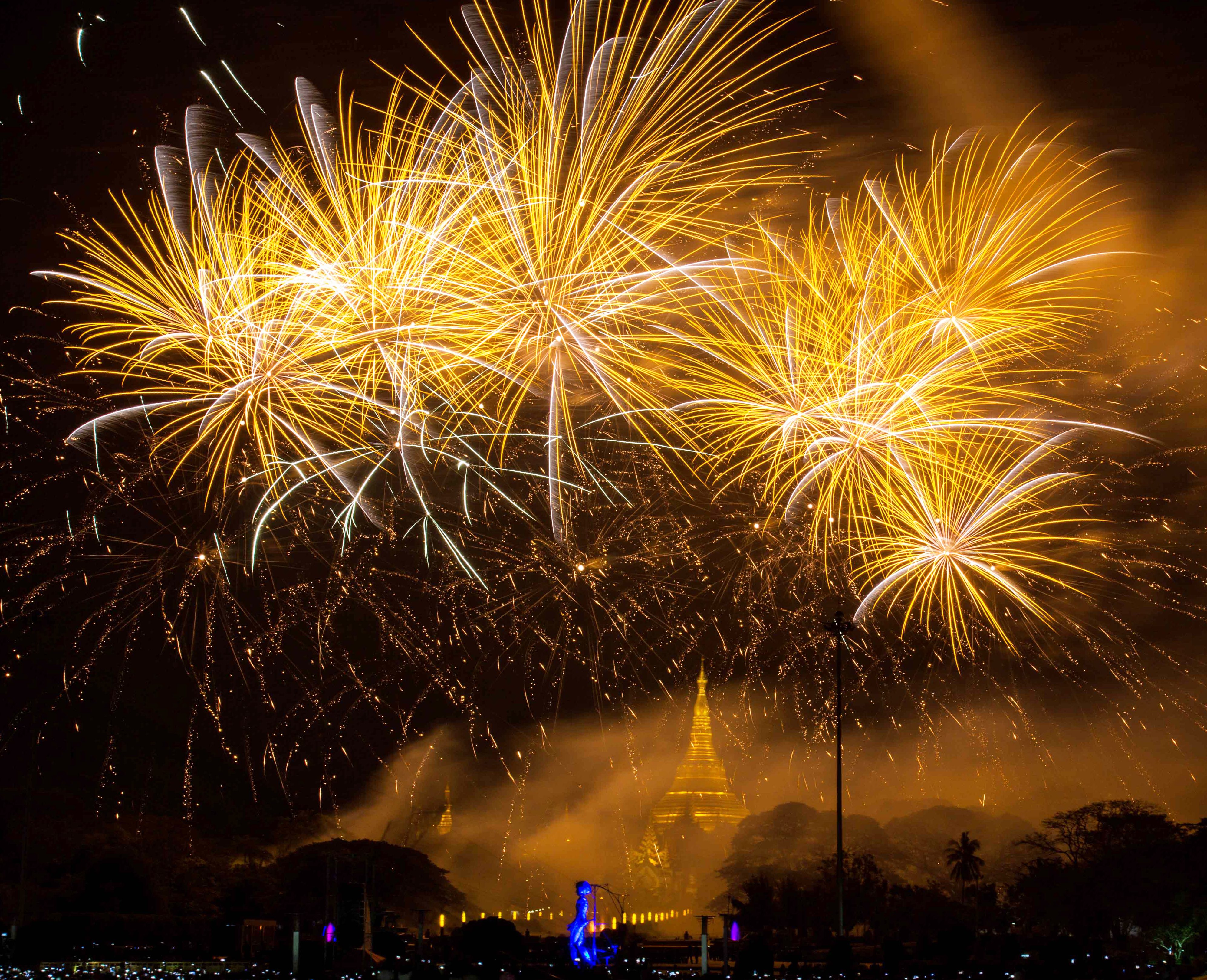 Photo du feu de clôture du festival Mingalabar